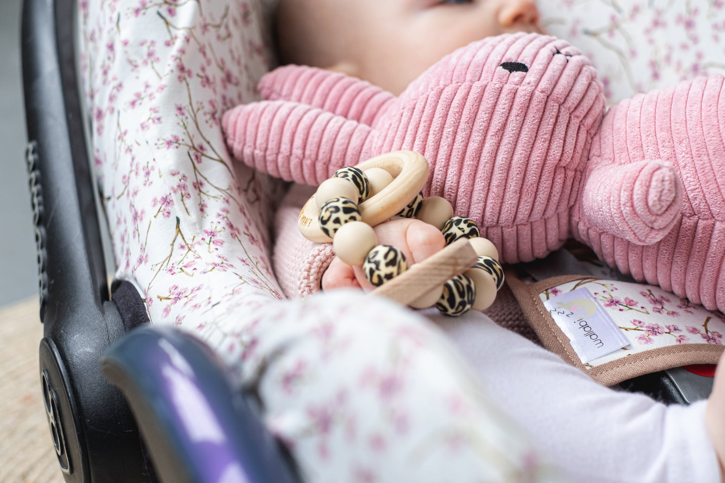 Little Monkey Shop - Teether Ring - Cream & Panther