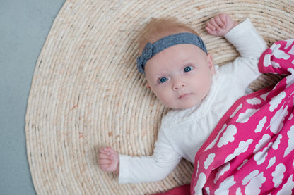 Babydeken - Donkerroze met Witte Wolkjes