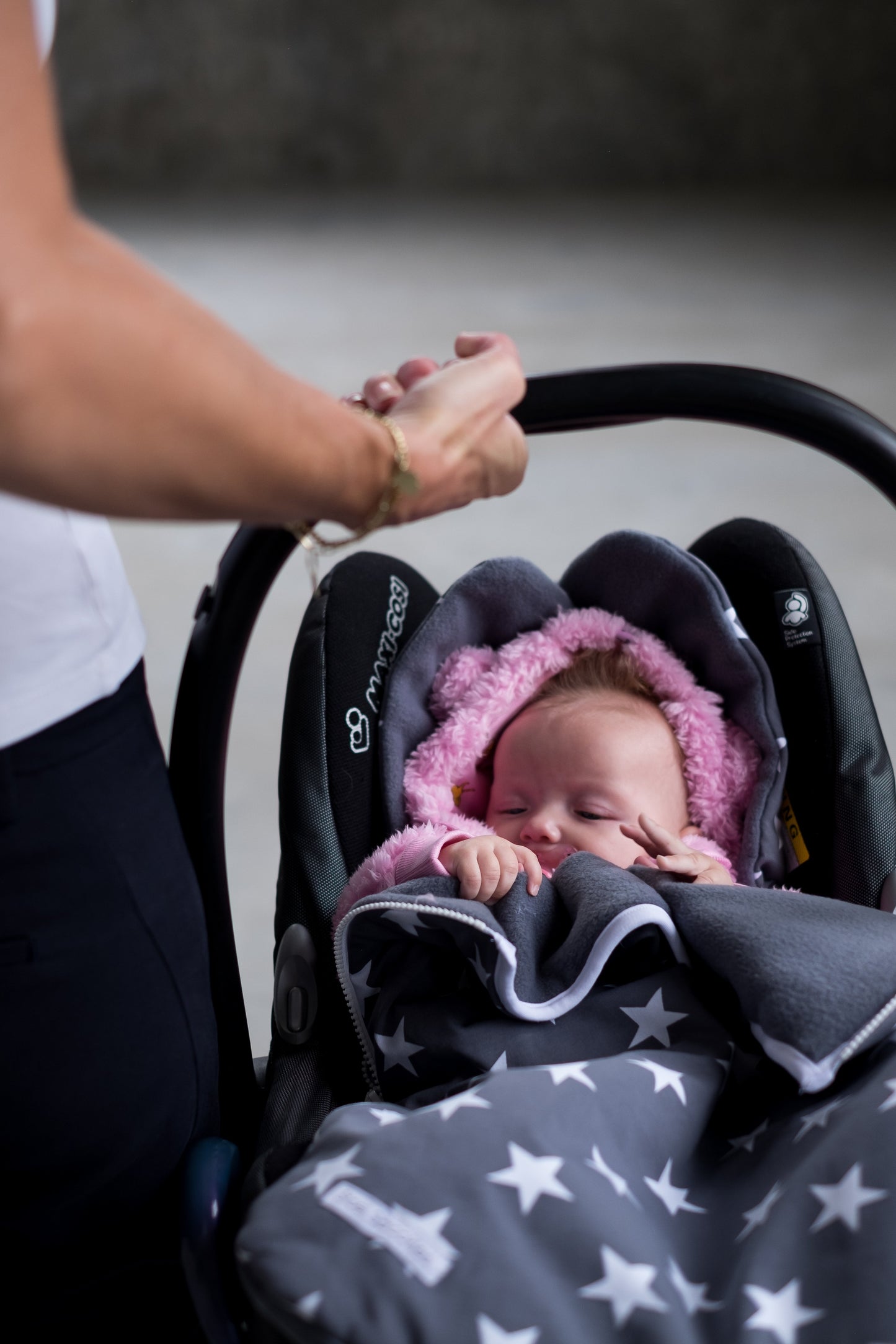 Maxi Cosi Footmuff - Gray with White Stars